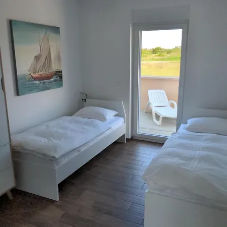 Апартаменты Deluxe In 50 Meters From The Sea By Tourist Agency Leut Нин