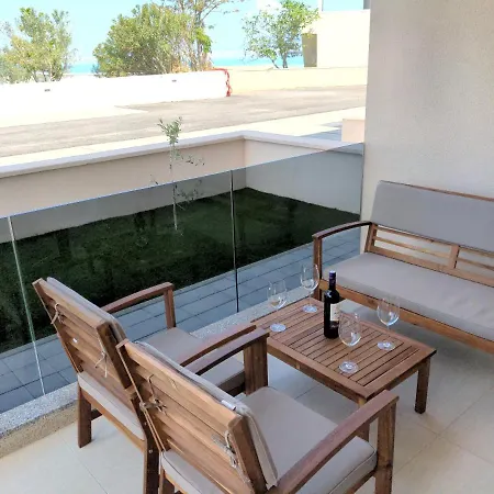 Deluxe In 50 Meters From The Sea By Tourist Agency Leut Нин