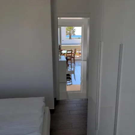Deluxe In 50 Meters From The Sea By Tourist Agency Leut