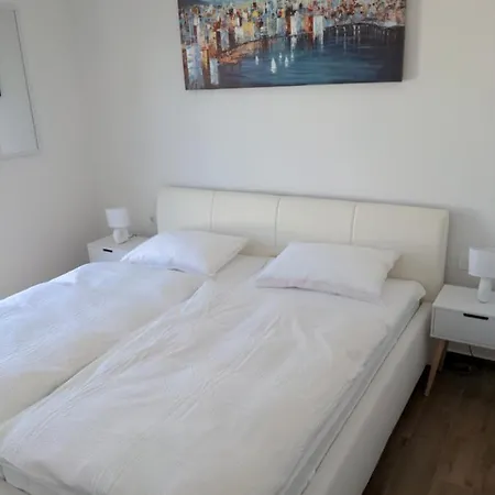 Apartment Deluxe In 50 Meters From The Sea By Tourist Agency Leut