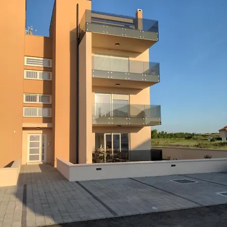 Deluxe In 50 Meters From The Sea By Tourist Agency Leut *