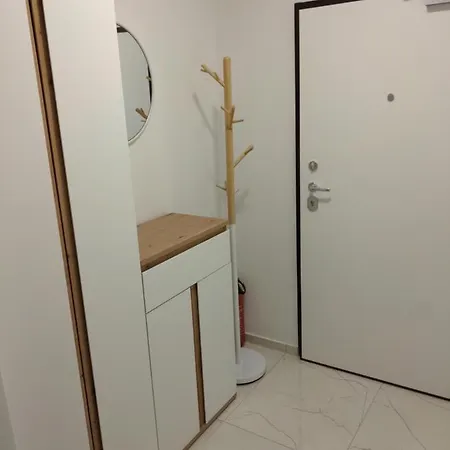Apartment Deluxe In 50 Meters From The Sea By Tourist Agency Leut Nin