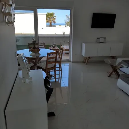 Deluxe In 50 Meters From The Sea By Tourist Agency Leut